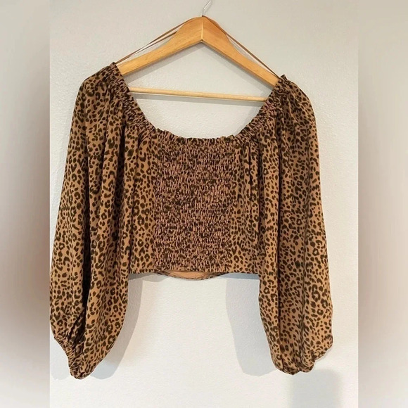 Flowy sleeve Leopard Print Top stretchy lightweight size small - Picture 2 of 5